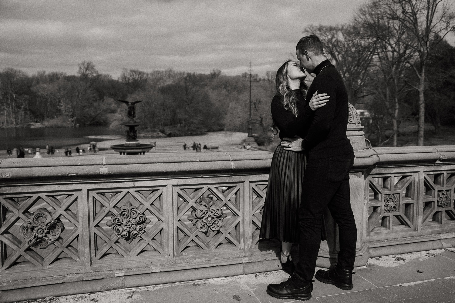 Elegant and stylish couples photography in Central Park. New York City photoshoot at Bethesda Terrace.