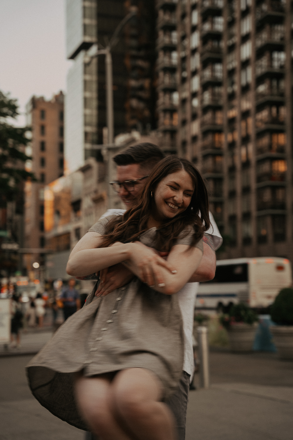 golden hour engagement session in new york city. urban and adventurous vibes. nyc couples photographer.